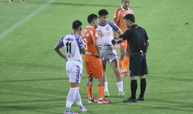 Trận đấu gián đoạn vì mưa giông, Đà Nẵng vẫn ca khúc khải hoàn