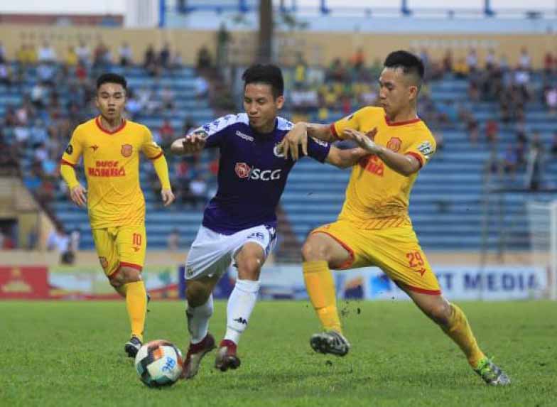 Văn Quyết lập cú đúp, Hà Nội vượt qua Nam Định trong trận cầu 7 bàn thắng