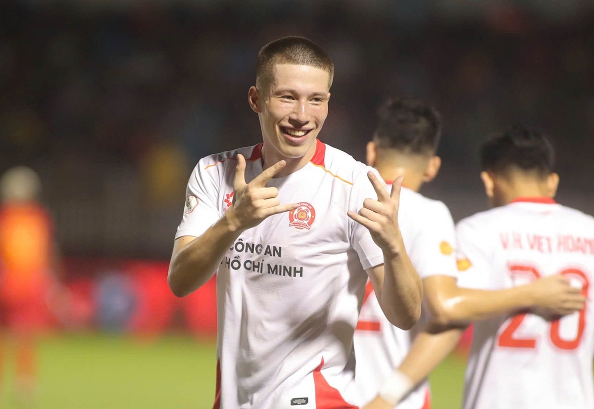 Williams Lee: Về Việt Nam theo lời khuyên của Harry Kane, tri ân gia đình sau bàn thắng đầu tiên