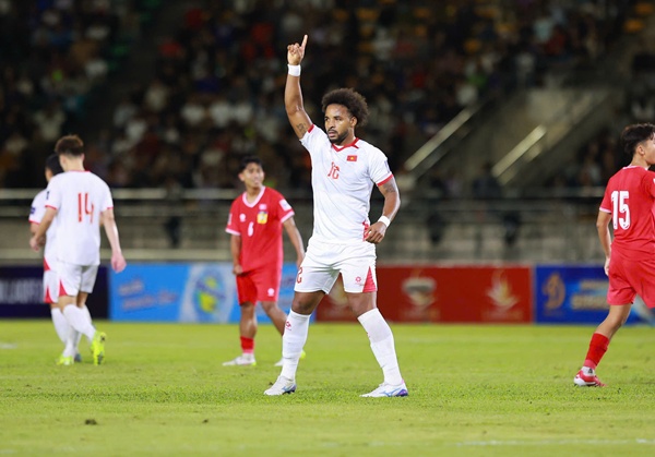 Xuân Son tái xuất sau 11 tháng, Nam Định mở cửa miễn phí sân Thiên Trường